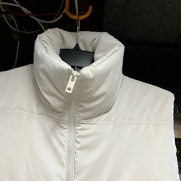 Wild Fable Light Beige Quilted Puffer Vest - Picture 5 of 9